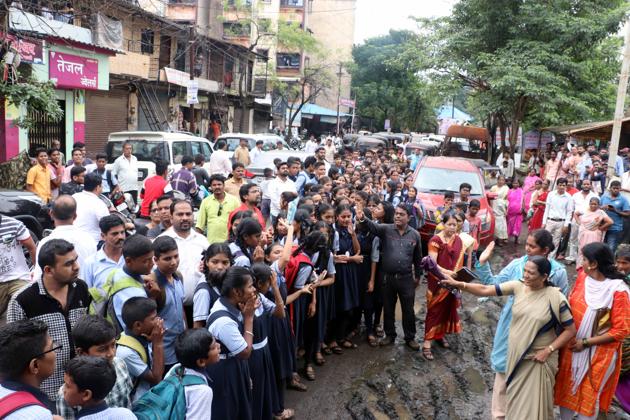 India –August 21.2019: Students staged a protest against the demolition of the Pawshe Marathi Madhyamak Vidyalaya situated in Kalyan forcing the civic officials to call off the demolition. (Rishikesh Choudhary/ Hindustan Times) India –August 21.2019: Students staged a protest against the demolition of the Pawshe Marathi Madhyamak Vidyalaya situated in Kalyan forcing the civic officials to call off the demolition. (Rishikesh Choudhary/ Hindustan Times)