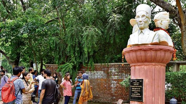 Controversy over unauthorised installation of VD Savarkar’s bust at Delhi University snowballed after NSUI members sooted the bust and garlanded it with footwear. (HT FILE) Controversy over unauthorised installation of VD Savarkar’s bust at Delhi University snowballed after NSUI members sooted the bust and garlanded it with footwear. (HT FILE)