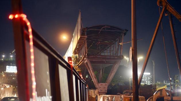 Brihanmumbai Municipal Corporation (BMC), in its affidavit to the Bombay high court (HC), said the Bandra (East) skywalk had been shut owing to a structural audit being carried out by the Veermata Jijabai Technological Institute (VJTI) (HT FILE) Brihanmumbai Municipal Corporation (BMC), in its affidavit to the Bombay high court (HC), said the Bandra (East) skywalk had been shut owing to a structural audit being carried out by the Veermata Jijabai Technological Institute (VJTI) (HT FILE)