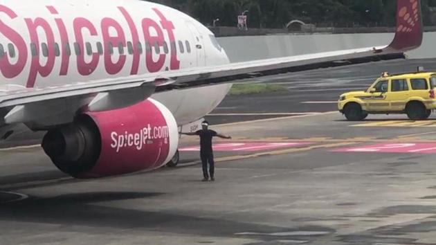 Kamran, a resident of Sion scaled the perimeter wall of the Mumbai airport and walked towards the main runway as a SpiceJet aircraft was waiting in a nearby bay for take-off. (SOURCED) Kamran, a resident of Sion scaled the perimeter wall of the Mumbai airport and walked towards the main runway as a SpiceJet aircraft was waiting in a nearby bay for take-off. (SOURCED)