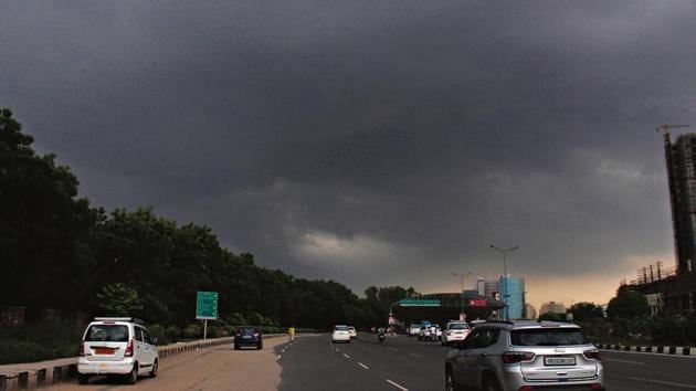 Black clouds hover over the city, in Gurugram (Yogendra Kumar/Hindustan Times) Black clouds hover over the city, in Gurugram (Yogendra Kumar/Hindustan Times)