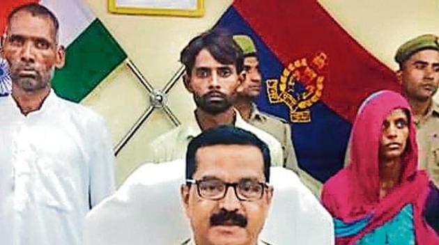 Kumar Ranvijay Singh, superintendent of police (rural) with the three suspects. (SOURCED) Kumar Ranvijay Singh, superintendent of police (rural) with the three suspects. (SOURCED)