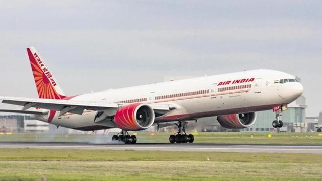 A senior Air India official had on Thursday said that oil firms stopped fuel supplies to the airline at Cochin, Visakhapatnam, Mohali, Ranchi, Pune and Patna around 4 pm.(HT FILE Photo)