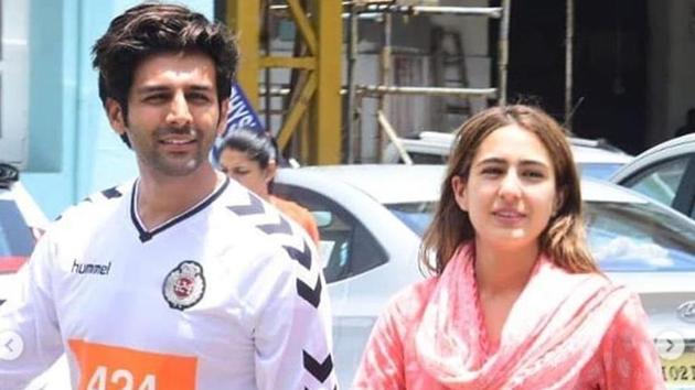 Kartik Aaryan and Sara Ali Khan exiting the Mumbai hospital. Kartik Aaryan and Sara Ali Khan exiting the Mumbai hospital.