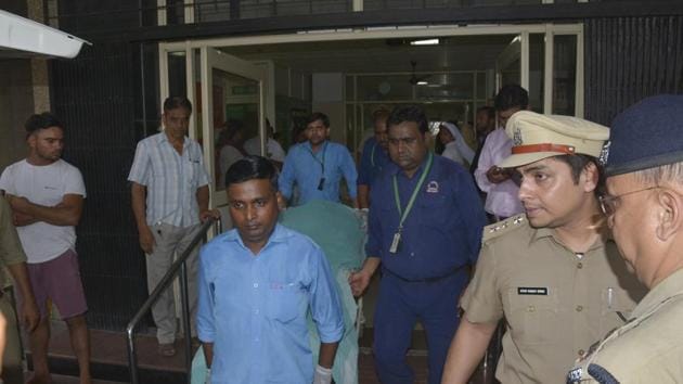 The emergency ward of the hospital were the workers, who fell inside a manhole and asphyxiated to death, were taken, Ghaziabad, on Thursday August 22, 2019.(Sakib Ali / HT Photo) The emergency ward of the hospital were the workers, who fell inside a manhole and asphyxiated to death, were taken, Ghaziabad, on Thursday August 22, 2019.(Sakib Ali / HT Photo)