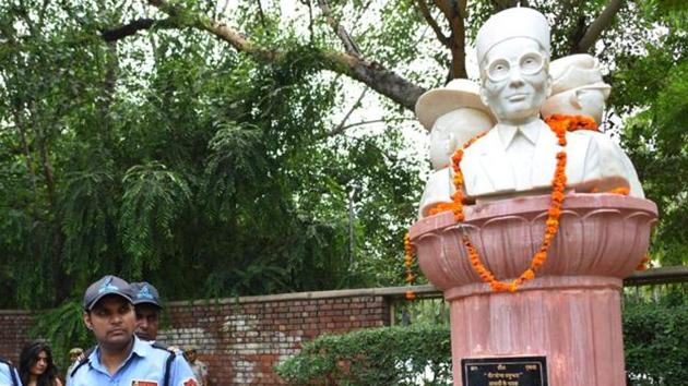 Security personnel have been deployed to guard the statue of Veer Savarkar, Bhagat Singh and Subhash Chandra Bose at Arts Faculty, North Campus in New Delhi, India, on Friday, August 23, 2019 (Sanchit Khanna/ Hindustan Times) Security personnel have been deployed to guard the statue of Veer Savarkar, Bhagat Singh and Subhash Chandra Bose at Arts Faculty, North Campus in New Delhi, India, on Friday, August 23, 2019 (Sanchit Khanna/ Hindustan Times)