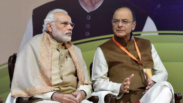 PM Narendra Modi with former finance minister Arun Jaitley who passed away on Saturday.(PTI photo)