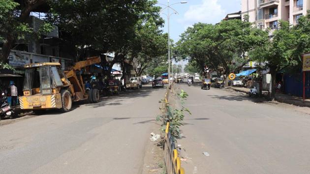 Thane traffic police has decided to close certain routes in Kalyan Dombivli during the celebrations of Dahi Handi. The police have also decided on dedicated parking spaces for Govinda groups vehicles arriving in the city-state. Photo of Durgadi Road to Lal Chowki in Kalyan west, India, on Friday. August 23 .2019 (Photo by ) (Rishikesh Choudhary/ Hindustan Times) Thane traffic police has decided to close certain routes in Kalyan Dombivli during the celebrations of Dahi Handi. The police have also decided on dedicated parking spaces for Govinda groups vehicles arriving in the city-state. Photo of Durgadi Road to Lal Chowki in Kalyan west, India, on Friday. August 23 .2019 (Photo by ) (Rishikesh Choudhary/ Hindustan Times)