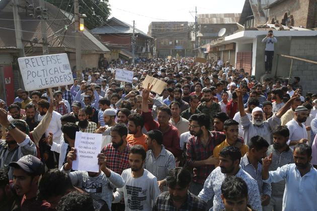 Kashmiri people gathered with flags and placards during a protest against the abolishing of Article 370, in Anchar area of Srinagar, Jammu and Kashmir. (Waseem Andrabi / HT Photo) Kashmiri people gathered with flags and placards during a protest against the abolishing of Article 370, in Anchar area of Srinagar, Jammu and Kashmir. (Waseem Andrabi / HT Photo)