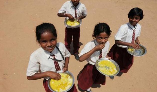 Students having Mid-day meals at Government Middle School(Hindustan Times file) Students having Mid-day meals at Government Middle School(Hindustan Times file)