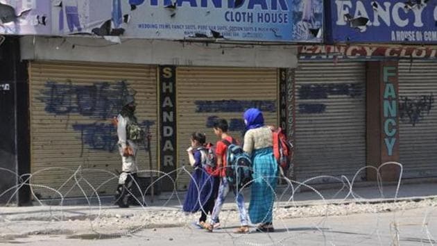 Police in Jammu and Kashmir is taking preventive measures to counter the threat from miscreants and militants(HT Photo)