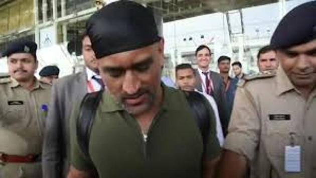 Dhoni in his new look (Instagram) Dhoni in his new look (Instagram)