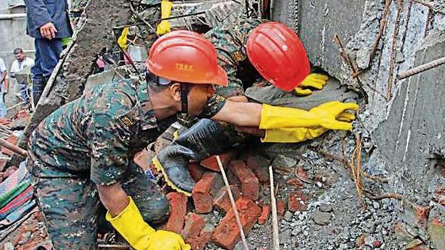 A video of Javed stuck inside the debris, with only his hand visible, trying to talk to the rescue officials, was widely circulated on social media. (HT PHOTOS) A video of Javed stuck inside the debris, with only his hand visible, trying to talk to the rescue officials, was widely circulated on social media. (HT PHOTOS)