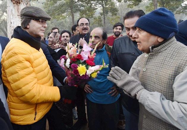 Arun Jaitley being greeted by morning walkers on his 63rd birthday at Lodhi Garden in New Delhi on December 28, 2015.(PTI file ohoto)