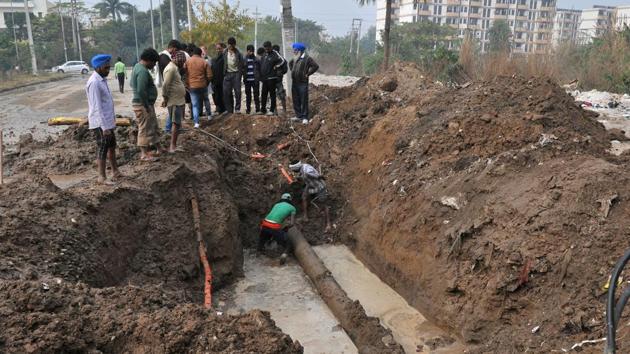 Repairs of the Kajauli waterworks in Chandigarh will also hit water supply in parts of Mohali .(Ravi Kumar/Hindustan Times) Repairs of the Kajauli waterworks in Chandigarh will also hit water supply in parts of Mohali .(Ravi Kumar/Hindustan Times)