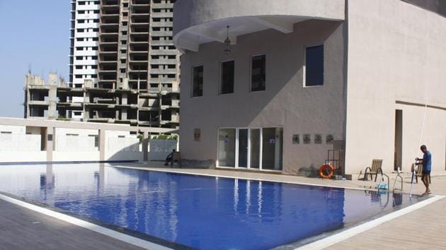A view of the swimming pool at Mapsko Royale Ville, a residential Condominium Complex at Sector 82, in Gurugram. (Yogendra Kumar/HT PHOTO) A view of the swimming pool at Mapsko Royale Ville, a residential Condominium Complex at Sector 82, in Gurugram. (Yogendra Kumar/HT PHOTO)