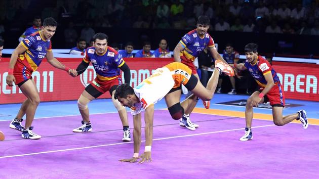 U.P. Yoddha and Puneri Paltan in action.(PKL)