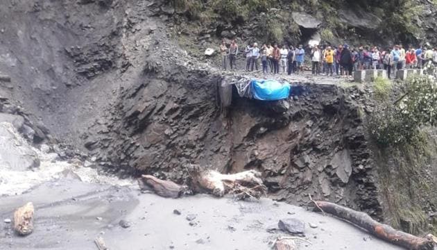 The SP also urged the authorities in the neighbouring districts to issue an advisory to the pilgrims, headed towards Chamba, so that they don’t get stuck en route. (HT Photo) The SP also urged the authorities in the neighbouring districts to issue an advisory to the pilgrims, headed towards Chamba, so that they don’t get stuck en route. (HT Photo)