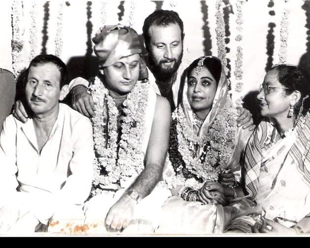 Anupam Kher shares wedding pic to wish wife Kirron Kher on anniversary, says &#39;loved the lived quality of our lives together&#39; | Bollywood - Hindustan Times