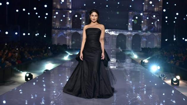 Kareena Kapoor lights up the Lakme Fashion Week grand finale.(Varinder Chawla)