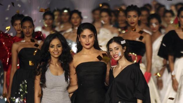 Kareena Kapoor Khan completed the look with bold black lip colour in an emphasis Lakme’s theme this season #FreeYourLips focused at freedom of expression.(AP)