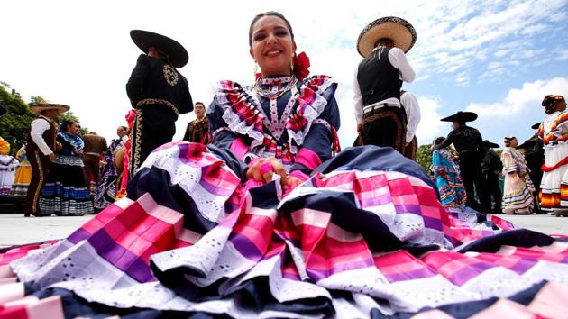 Photos: Mariachi dancers set world record for folk dance in Mexico ...