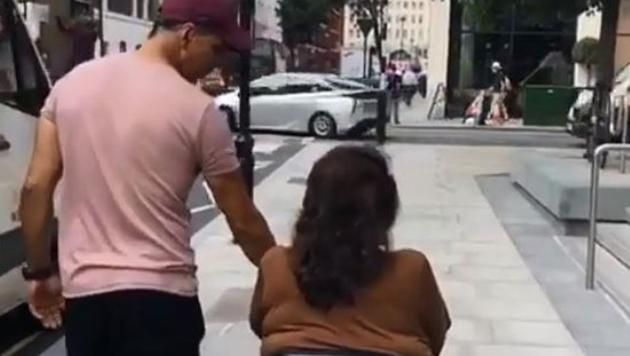 Akshay Kumar with his mother in London.