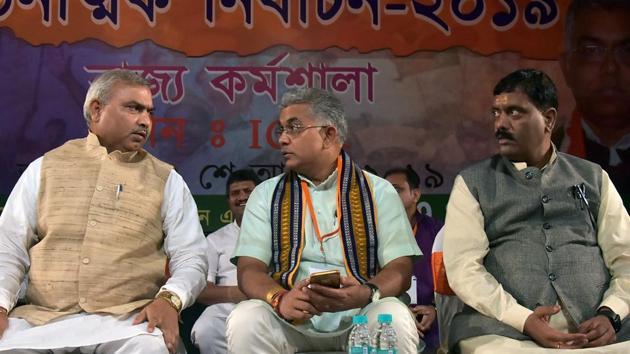 President of BJP West Bengal unit and Lok Sabha MP Dilip Ghosh (centre) urged party members on Monday to beat up workers of the ruling Trinamool Congress and policemen.(ANI)