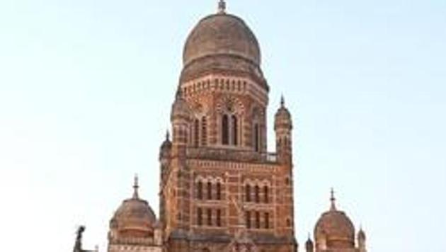 BMC decided to demolish and reconstruct 10 overbridges of Mumbai city.(HT photo) BMC decided to demolish and reconstruct 10 overbridges of Mumbai city.(HT photo)
