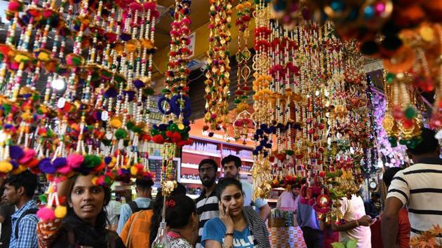 Devotees throng to buy decorative items ahead of Ganesh Chathurti festival at APMC Market in Navi Mumbai.(File photo by Bachchan Kumar/ Hindustan Times) Devotees throng to buy decorative items ahead of Ganesh Chathurti festival at APMC Market in Navi Mumbai.(File photo by Bachchan Kumar/ Hindustan Times)