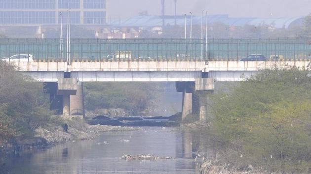 The Shahdara drain passes through Noida sectors 15A, 14A, 14, 15, 16, 16A and 38A and carries Delhi’s sewage empties into the Yamuna in Noida.(HT Photo) The Shahdara drain passes through Noida sectors 15A, 14A, 14, 15, 16, 16A and 38A and carries Delhi’s sewage empties into the Yamuna in Noida.(HT Photo)