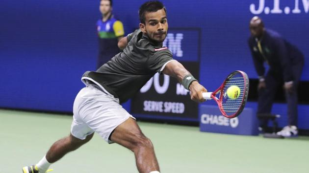 Sumit Nagal returns to Roger Federer during the first round of US Open.(AP)