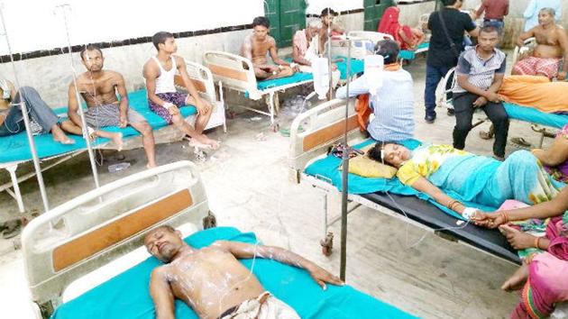 Eight of those injured in the acid attack have been admitted to a hospital in Hajipur.(HT PHOTO)