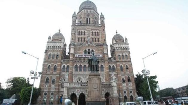The Brihanmumbai Municipal Corporation (BMC) has now changed its stand, asking citizens or citizen groups to become civic body’s ward-level partners.(Hindustan Times Photo) The Brihanmumbai Municipal Corporation (BMC) has now changed its stand, asking citizens or citizen groups to become civic body’s ward-level partners.(Hindustan Times Photo)