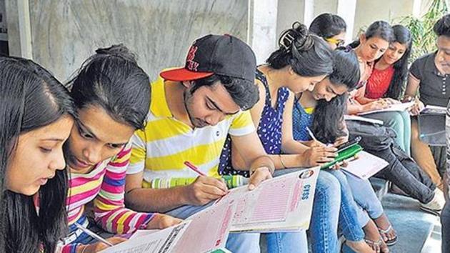 Seats allotted to the external affairs, home and defence ministries from the Centre’s pool of MBBS/BDS (Bachelor of Medicine and Bachelor of Surgery/ Bachelor of Dental Surgery) seats have gone up to 122 in the current academic session (2019-20) from 80 in the last session.(Sushil Kumar/HT Photo) Seats allotted to the external affairs, home and defence ministries from the Centre’s pool of MBBS/BDS (Bachelor of Medicine and Bachelor of Surgery/ Bachelor of Dental Surgery) seats have gone up to 122 in the current academic session (2019-20) from 80 in the last session.(Sushil Kumar/HT Photo)