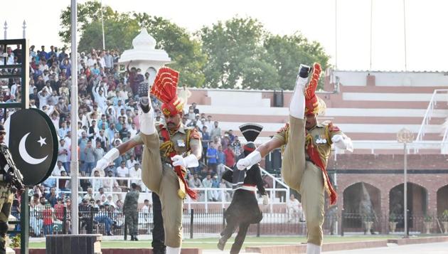Border Security Force personnel taking part in the Beating Retreat ceremony at the India-Pakistan Wagah border near Amritsar, August 24, 2019.(Sameer Sehgal / HT Photo)