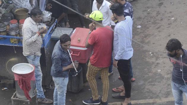 A man seen spitting near a kiosk near Katraj bus stop on Tuesday. (Ravindra Joshi/HT PHOTO) A man seen spitting near a kiosk near Katraj bus stop on Tuesday. (Ravindra Joshi/HT PHOTO)