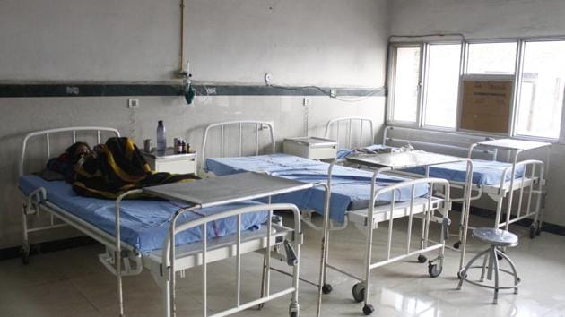 Doctors said they are witnessing both air-borne and water-borne viral infections. Air-borne viral infections include chickenpox and influenza. Water-borne ones are hepatitis, jaundice and diarrhoea. (Yogendra Kumar/HT PHOTO) Doctors said they are witnessing both air-borne and water-borne viral infections. Air-borne viral infections include chickenpox and influenza. Water-borne ones are hepatitis, jaundice and diarrhoea. (Yogendra Kumar/HT PHOTO)