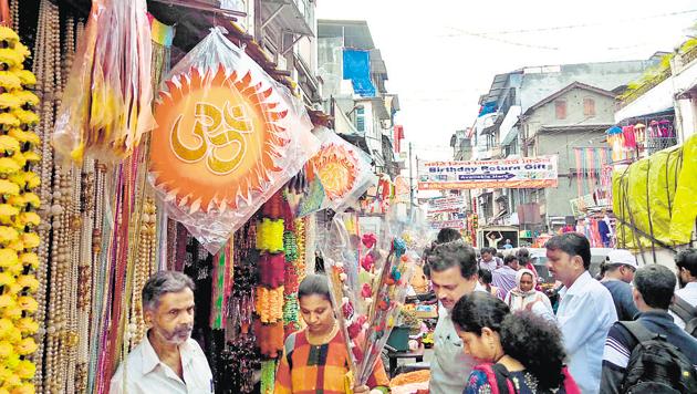Shopping for the Ganesh festival in Ravivar peth is on full swing, however, a majority of the decor on sale is thermocol. (HT/PHOTO) Shopping for the Ganesh festival in Ravivar peth is on full swing, however, a majority of the decor on sale is thermocol. (HT/PHOTO)