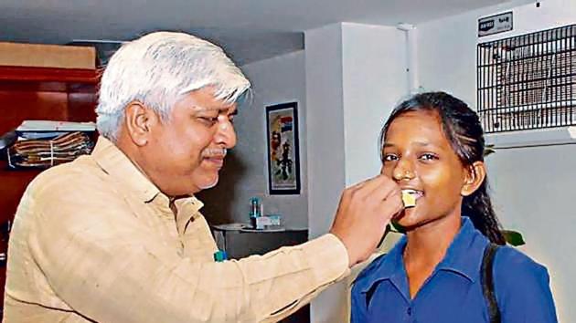 Meet 18 Yr Old Sashi Delhis First Adivasi Girl To Crack Neet Under Govts Free Coaching Scheme 