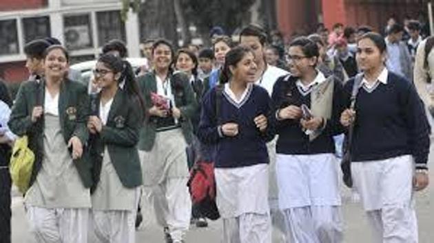 According to officials, restrictions have been removed in more than 70 police station areas in Kashmir and staff and student attendance in schools has improved. (HT FILE) According to officials, restrictions have been removed in more than 70 police station areas in Kashmir and staff and student attendance in schools has improved. (HT FILE)