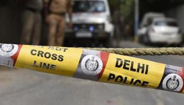 In the purported video, a group of men can be seen beating up a man outside a hotel. (Burhaan Kinu / Hindustan Times) In the purported video, a group of men can be seen beating up a man outside a hotel. (Burhaan Kinu / Hindustan Times)