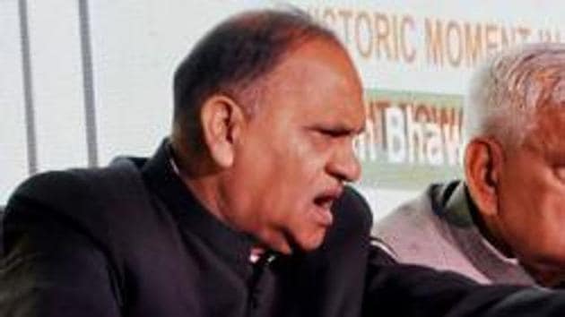Jharkhand’s transport minister CP Singh was slapped a fine of Rs 100 by traffic police. (HT Photo)