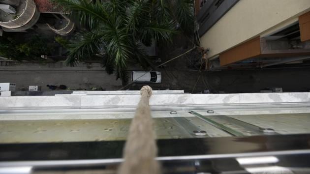 The six victims either jumped off their balconies to save themselves or couldn’t muster the courage and died of asphyxiation. The problem in all three cases was that the narrow bylanes of the localities impeded the entry of fire tenders and severely hampered rescue efforts. (Biplov Bhuyan / HT Photo) The six victims either jumped off their balconies to save themselves or couldn’t muster the courage and died of asphyxiation. The problem in all three cases was that the narrow bylanes of the localities impeded the entry of fire tenders and severely hampered rescue efforts. (Biplov Bhuyan / HT Photo)