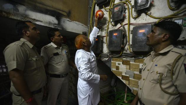 Chinmoy Biswal, DCP (south-east), said that “faulty designs” of multi-storey buildings necessitated this emergency solution as part of community policing. “In most of these buildings, the electric metres are installed next to the staircase, which opens into the parking on the ground floor. When a fire starts in the boards, vehicles parked near are it quickly gutted and the residents trapped on the upper floors. (Biplov Bhuyan / HT Photo) Chinmoy Biswal, DCP (south-east), said that “faulty designs” of multi-storey buildings necessitated this emergency solution as part of community policing. “In most of these buildings, the electric metres are installed next to the staircase, which opens into the parking on the ground floor. When a fire starts in the boards, vehicles parked near are it quickly gutted and the residents trapped on the upper floors. (Biplov Bhuyan / HT Photo)