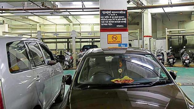 Despite the board suggesting otherwise, vehicles are being blatantly parked at this lot at Star Mall in Dadar, which is yet to be opened officially.(Kunal Patil/HT Photo)