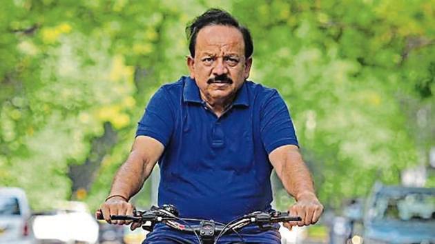 Union minister Harsh Vardhan rides his bicycle at Tees January Marg in New Delhi on August 28.(HT FILE)