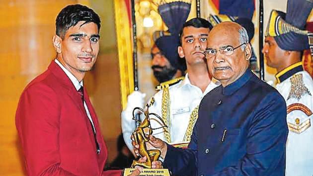 Gurpreet receives the Arjuna from President Ram Nath Kovind (PTI) Gurpreet receives the Arjuna from President Ram Nath Kovind (PTI)