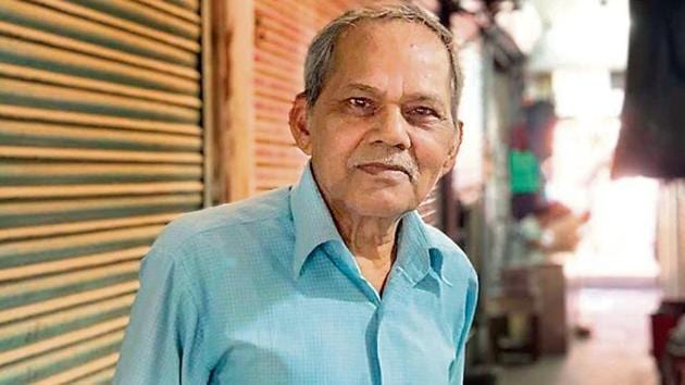 Janki Prasad retired after serving for 36 years in from state-owned power distribution company Dakshin Haryana Bijli Vitran Nigam(HT Photo)