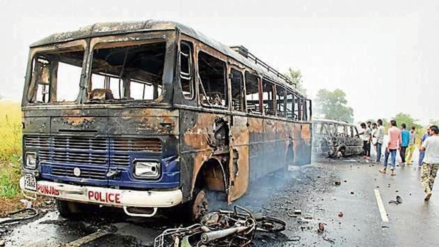 A police vehicle torched by anti-sacrilege protesters in Faridkot district’s Behbal Kalan village in October, 2015.(HT File)